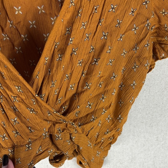 Anthropologie > Gold Floral Cropped Wrap Top Small - Picture 4 of 9